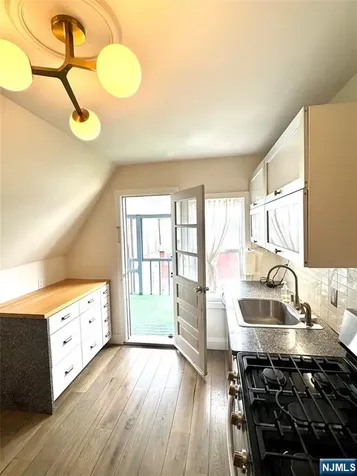 21 Valley Place Edgewater NJ 07020