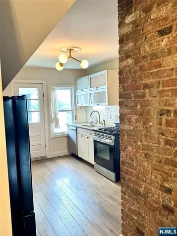21 Valley Place Edgewater NJ 07020