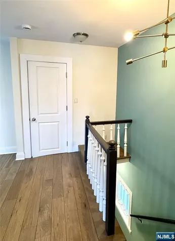 21 Valley Place Edgewater NJ 07020