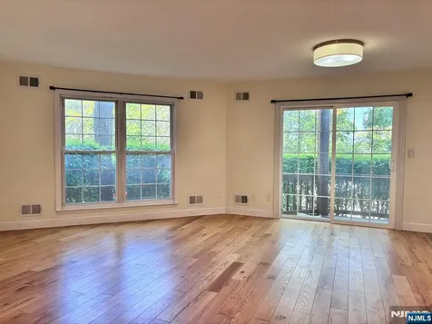 544 Ridge Lane Fort Lee NJ 07024