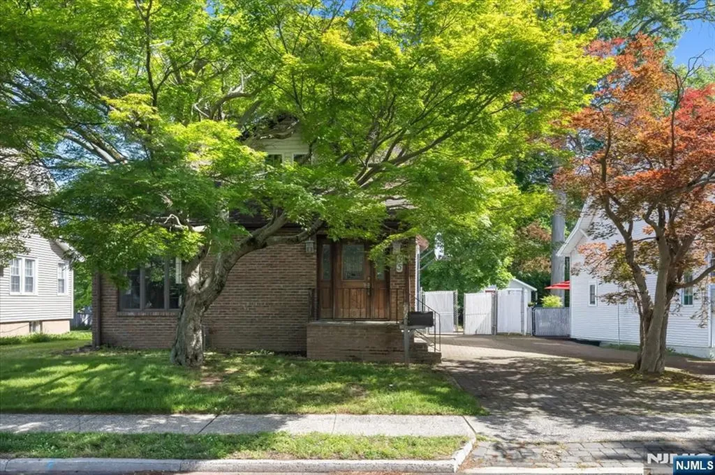 35 Lindley Avenue Tenafly NJ 07670