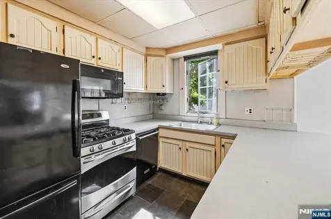 35 Lindley Avenue Tenafly NJ 07670