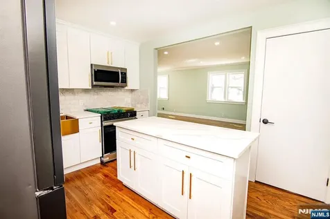 25 Windsor Drive Dumont NJ 07628
