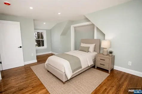 25 Windsor Drive Dumont NJ 07628