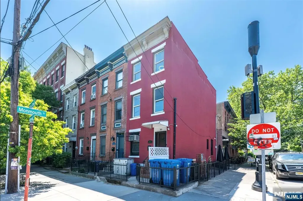 321 1/2 Pavonia Avenue Jersey City NJ 07302