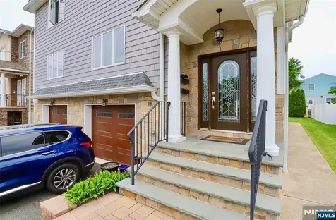 20 Franklin Avenue Wallington NJ 07057