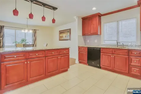 20 Franklin Avenue Wallington NJ 07057