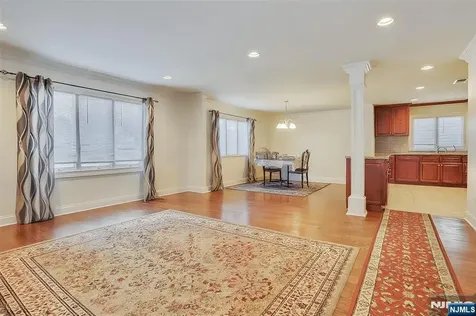 20 Franklin Avenue Wallington NJ 07057