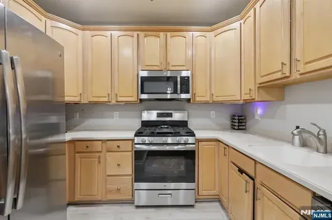 351 Oswego Court West New York NJ 07093