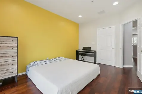 351 Oswego Court West New York NJ 07093