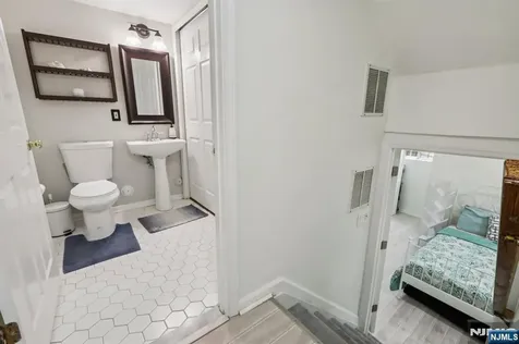 351 Oswego Court West New York NJ 07093