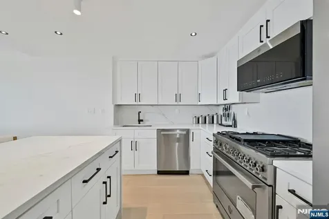 6040 Boulevard East West New York NJ 07093