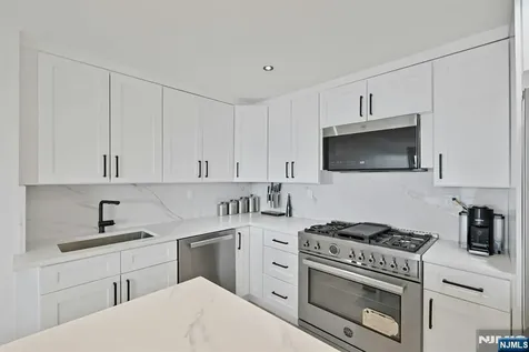 6040 Boulevard East West New York NJ 07093