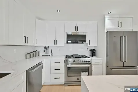 6040 Boulevard East West New York NJ 07093