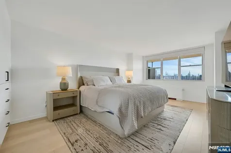 6040 Boulevard East West New York NJ 07093