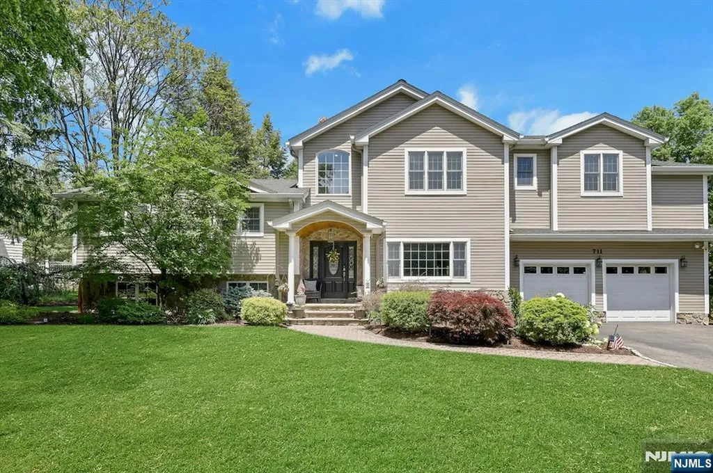 711 Pine Lake Drive Twp Of Washington NJ 07676