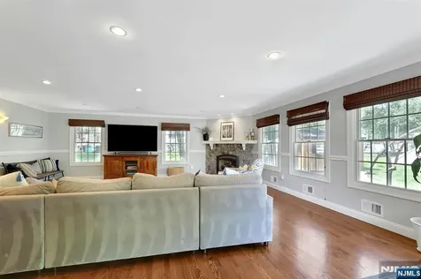 711 Pine Lake Drive Twp Of Washington NJ 07676