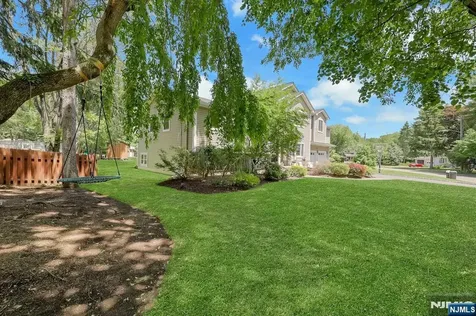 711 Pine Lake Drive Twp Of Washington NJ 07676
