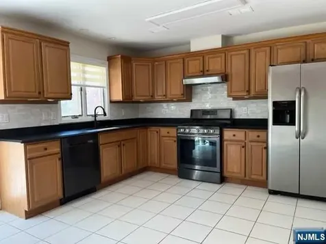520 Glen Avenue Palisades Park NJ 07650