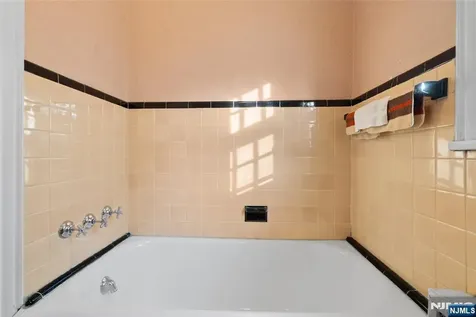 433 Mount Pleasant Avenue West Orange NJ 07052