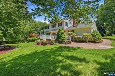 20 Coachman Court Berkeley Heights NJ 07922