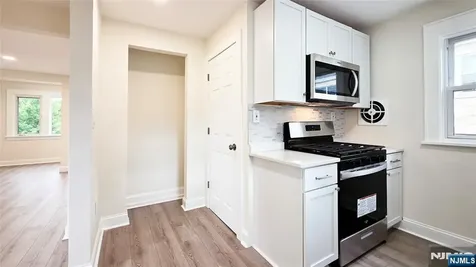 564 Maple Avenue Teaneck NJ 07666