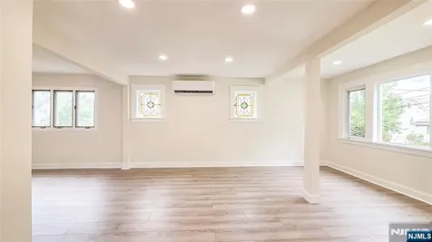 564 Maple Avenue Teaneck NJ 07666