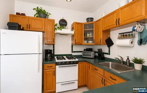 21-23 Fitzherbert Street Bloomfield NJ 07003