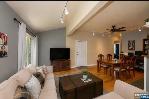21-23 Fitzherbert Street Bloomfield NJ 07003