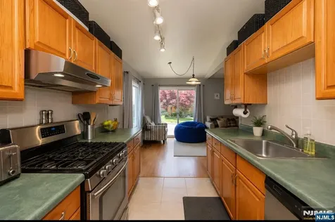 21-23 Fitzherbert Street Bloomfield NJ 07003