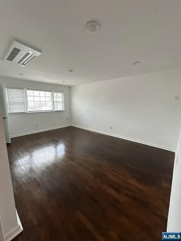 615 Chase Avenue Lyndhurst NJ 07071