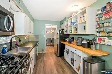 559 Herrmann Avenue River Vale NJ 07675