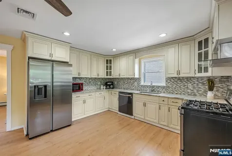 20 Riverview Circle Little Falls NJ 07424