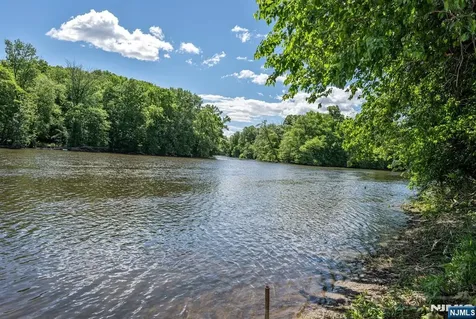 20 Riverview Circle Little Falls NJ 07424
