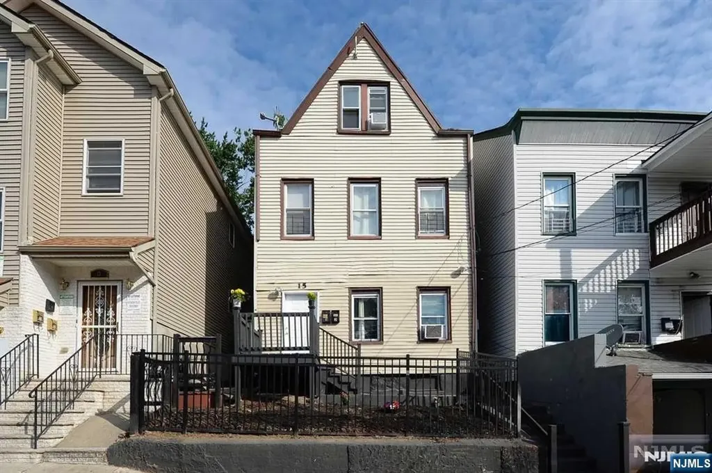 15 3rd Street Paterson NJ 07522