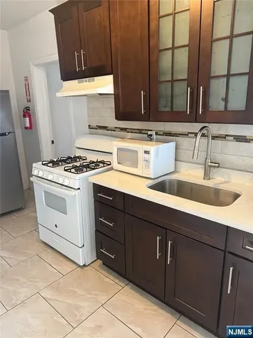 15 3rd Street Paterson NJ 07522