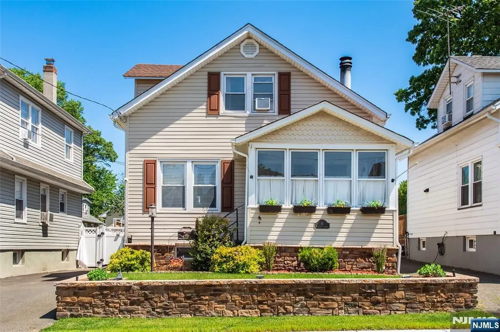 41 Frederick Avenue Hawthorne NJ 07506
