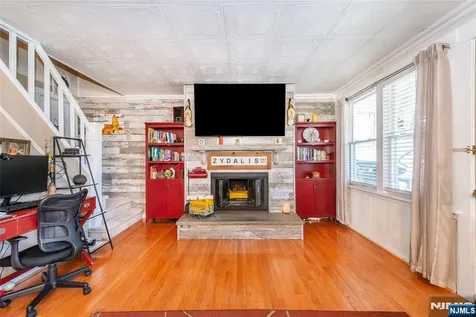 41 Frederick Avenue Hawthorne NJ 07506
