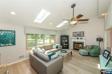 22 Woodbine Trail Par-troy Hills Twp. NJ 07054