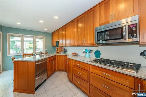 22 Woodbine Trail Par-troy Hills Twp. NJ 07054