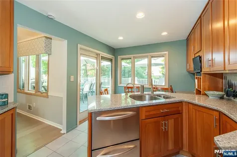 22 Woodbine Trail Par-troy Hills Twp. NJ 07054