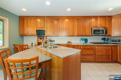 22 Woodbine Trail Par-troy Hills Twp. NJ 07054
