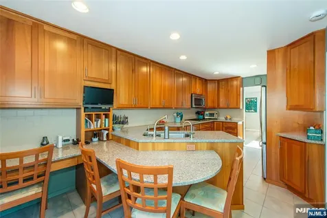 22 Woodbine Trail Par-troy Hills Twp. NJ 07054