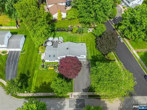 22 Woodbine Trail Par-troy Hills Twp. NJ 07054