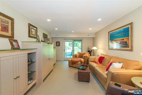 22 Woodbine Trail Par-troy Hills Twp. NJ 07054