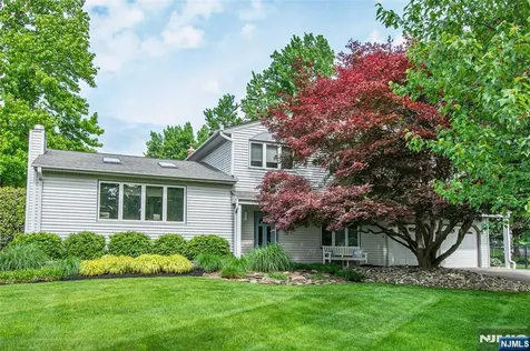 22 Woodbine Trail Par-troy Hills Twp. NJ 07054