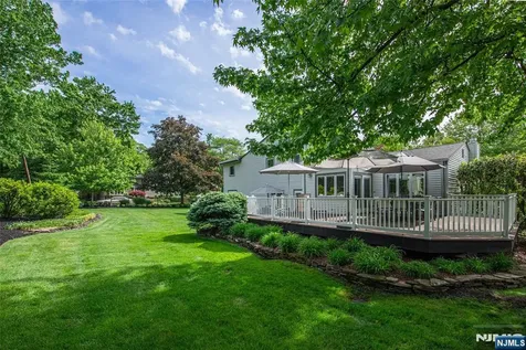 22 Woodbine Trail Par-troy Hills Twp. NJ 07054