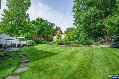 22 Woodbine Trail Par-troy Hills Twp. NJ 07054