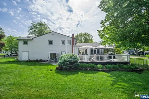22 Woodbine Trail Par-troy Hills Twp. NJ 07054