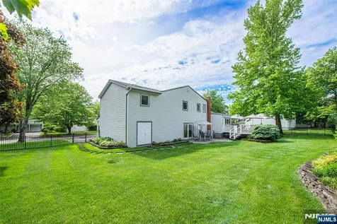 22 Woodbine Trail Par-troy Hills Twp. NJ 07054